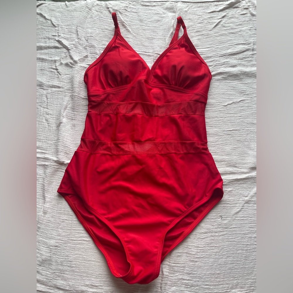 NWOT Red One Piece • size xs • removable padding • adjustable straps • liner